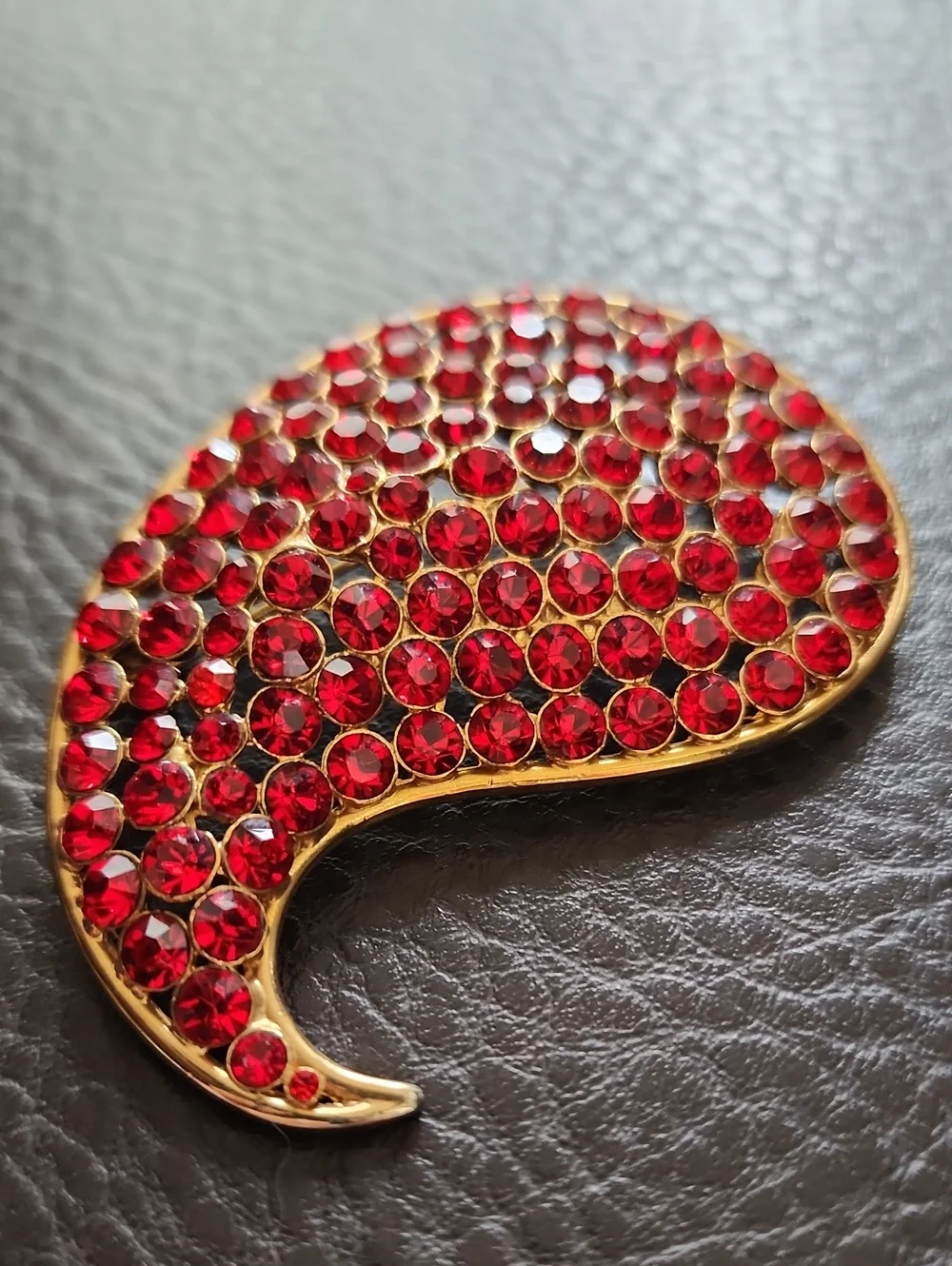 VTG Gold-Tone Red Crystal Brooch - Women Jewelry